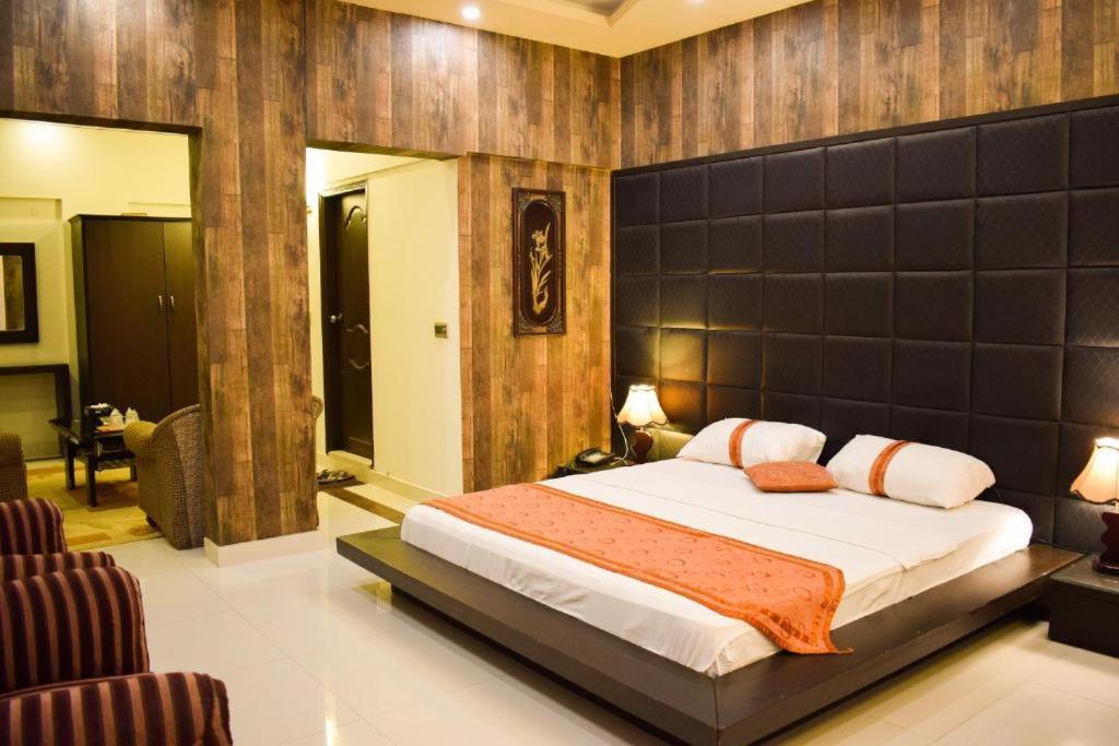 Thomas Guest House Islamabad Bagian luar foto